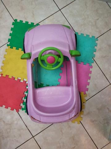 Carrinho a pedal infantil Audi TT rosa - Momeplay (usado em muito bom estado) - Foto 2