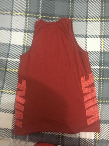 Camiseta Regata Vermelha Nike - Tam M - Foto 2