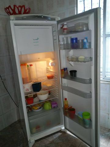 Vende-se Geladeira