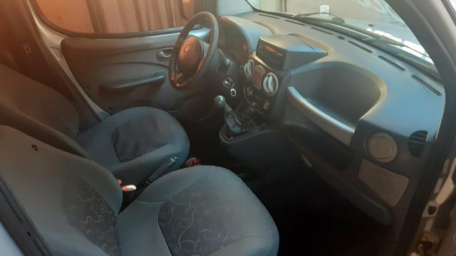 Doblo ELX 1.8 Flex direção hidráulica e trava 2009/09 - Foto 4
