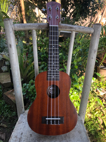 Ukulele Soprano + Case