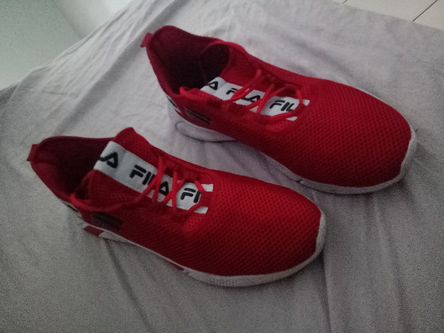 sapato da fila vermelho