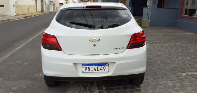 Vende-se Ônix LT, Automático, Completo - Foto 2