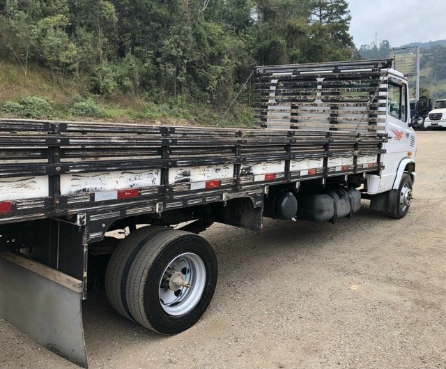 Mb 710 carroceria 2010 - Foto 7