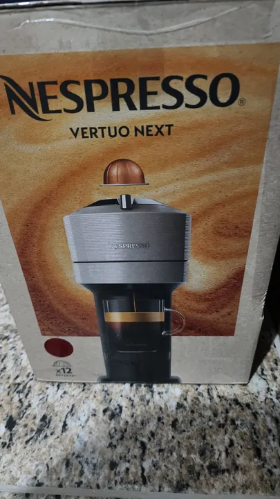 Máquina de Café Nespresso Vertuo Next - Nova!