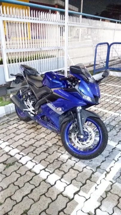 R15 - MENOS DE MIL KM RODADO. ZERADA DO ANO