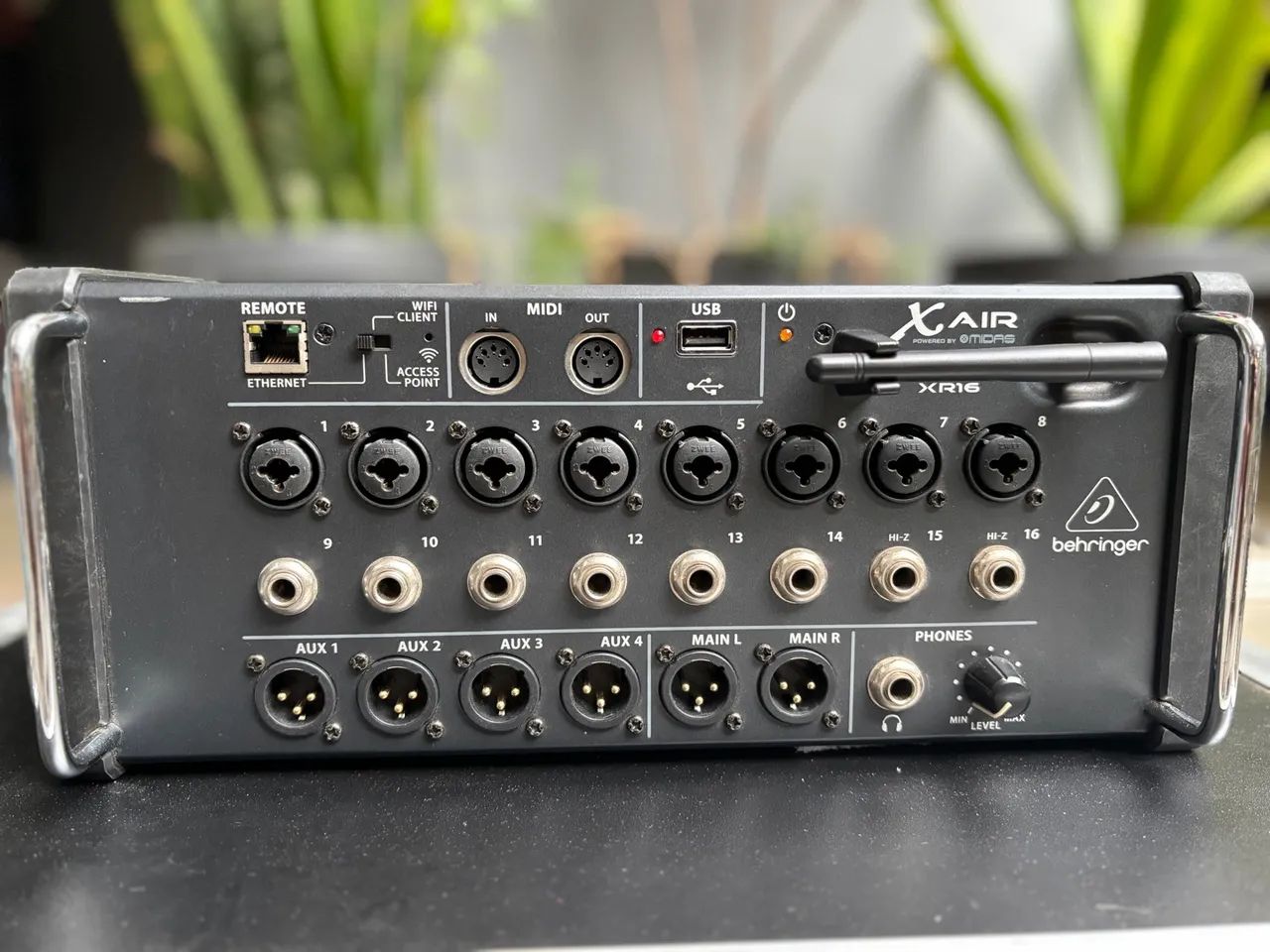 MESA BEHRINGER XR16 - 16 CANAIS DIGITAL