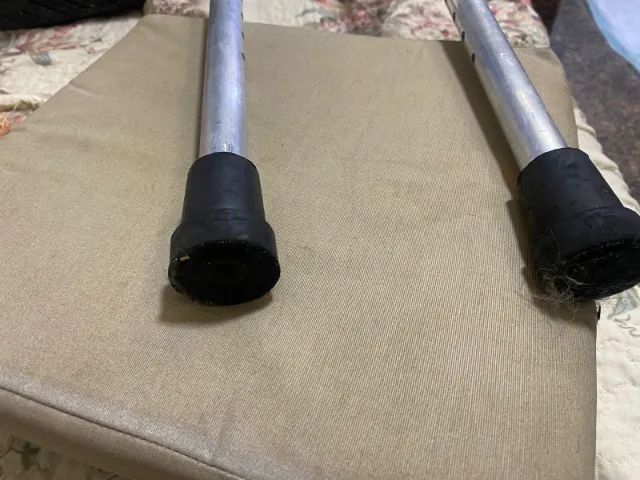 MULETAS AXILARES E BOTA TIPO ROBOFOOT M 38 A 42.  - Foto 4