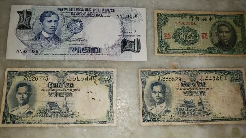 Cédulas(4) Asiáticas antigas  1940-1949 e 1956(2)