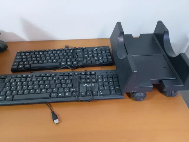 SUPORTE PARA CPU, 2 TECLADOS E UM MAUSE. EXCELENTE ESTADO 