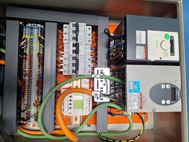 Painel elétrico trifásico para servo motor Schneider. - Foto 3