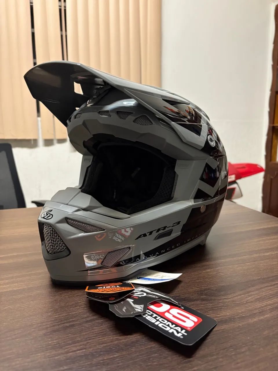 Capacete 6D ATR-3