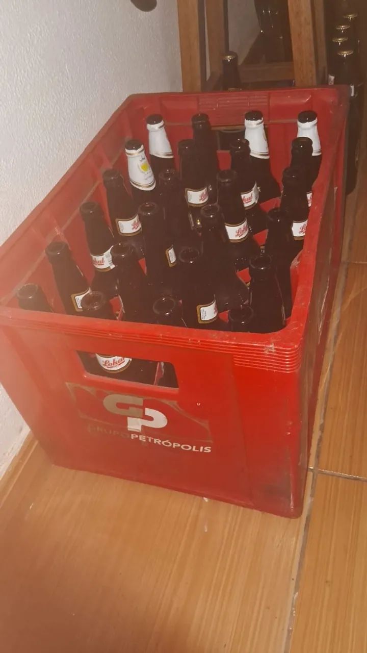 Vendo um engradado de cervejas com 24 garrafas de 600 ml