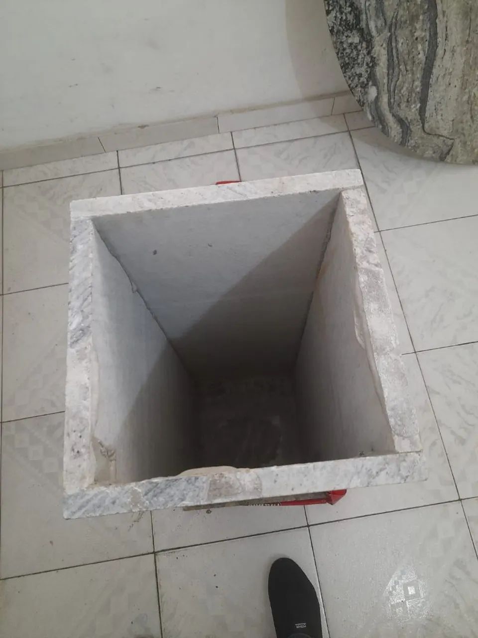 Granite Table in Excellent Condition64209947719298124