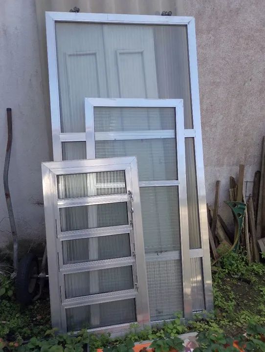 Porta de corre / Janela / parte fixa 800,00 leia 