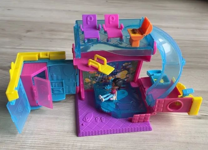 Mattel Polly Pocket Pollyville Neighborhood Pool