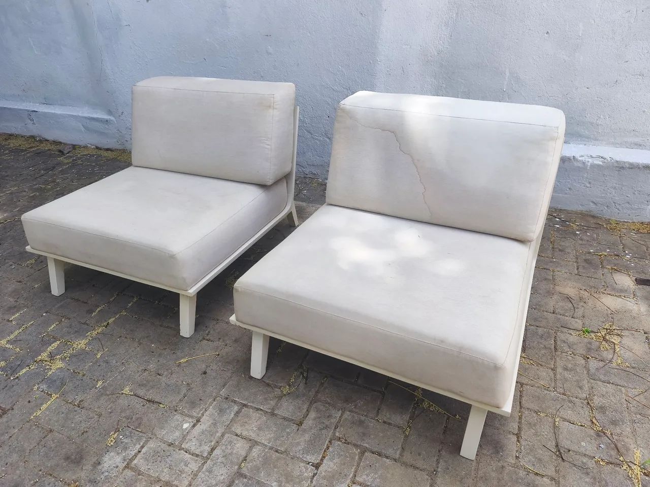 2 large armchairs64960525293825121