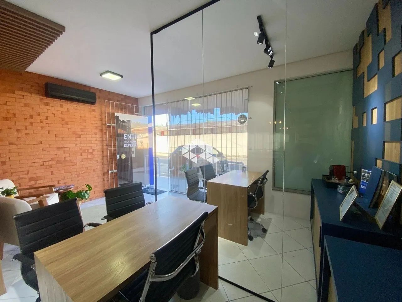 Sala Comercial a venda no Centro de Biguaçu - Porteira Fechada