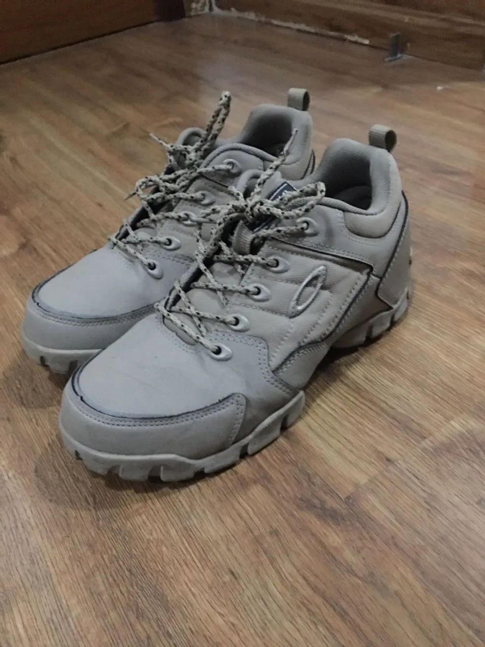 OPORTUNIDADE! BOTA OAKLEY FLAK LOW REFLETIVA - Foto 3