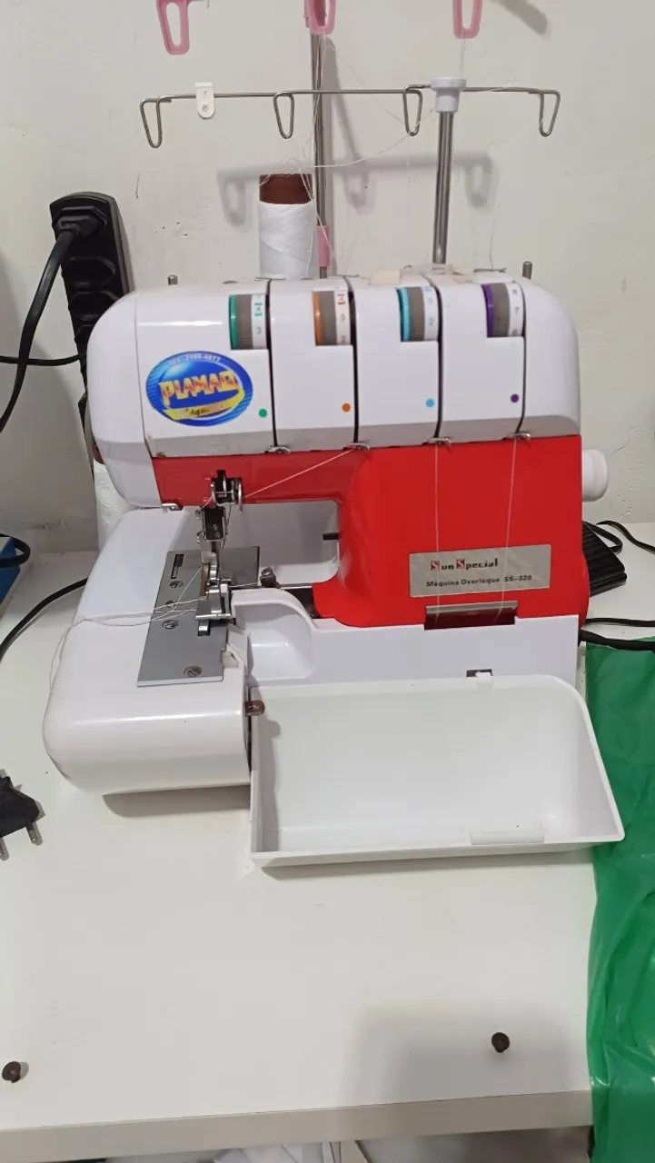 Máquina Overlock 