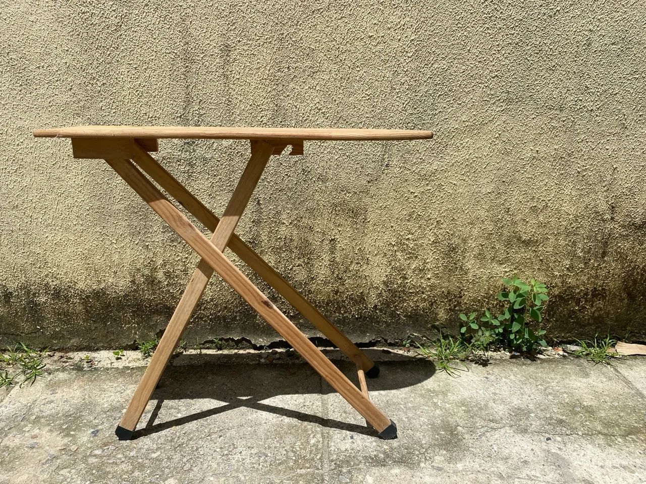 Mesa de passar roupa de madeira - Foto 2