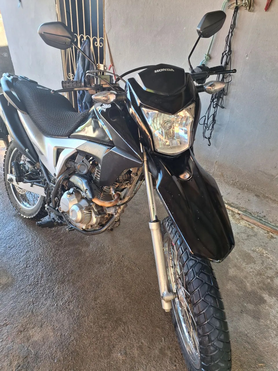 Broz 160, em dia, no ponto de transferir, sem multa.
