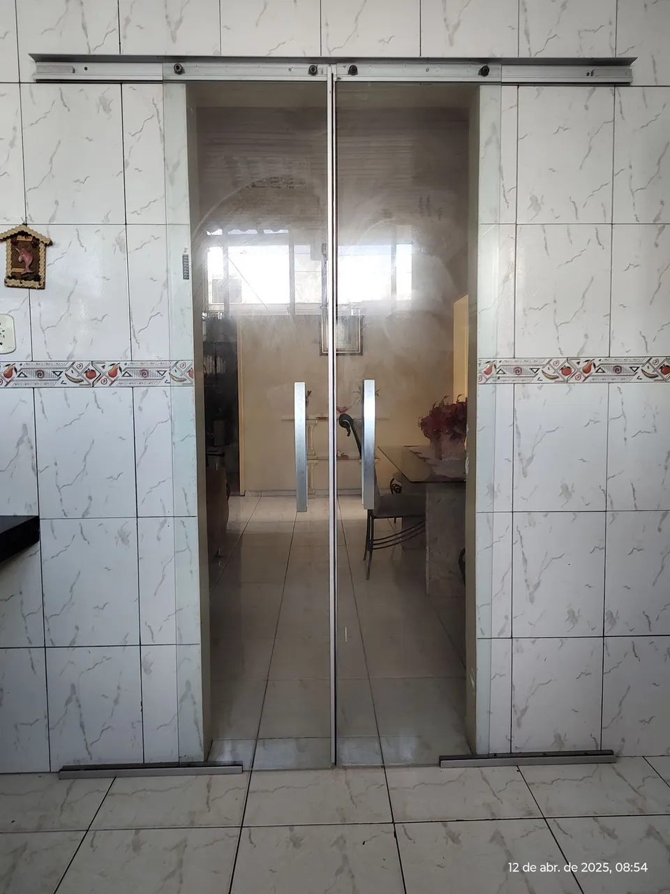 Porta de vidro com moldura de alumínio