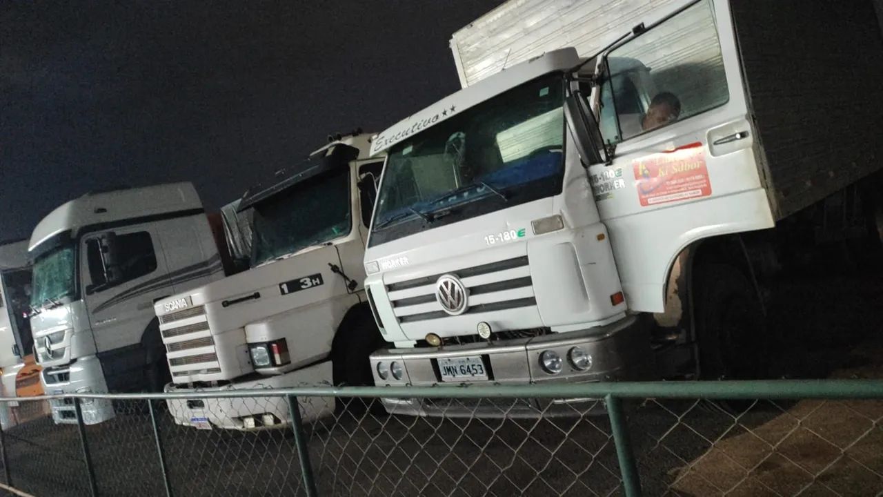 Caminhão baú 15.180 X12 2006 - Foto 4