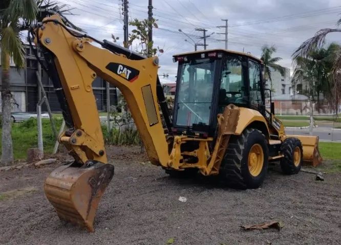 Retroescavadeira Caterpillar 2015 - Foto 3