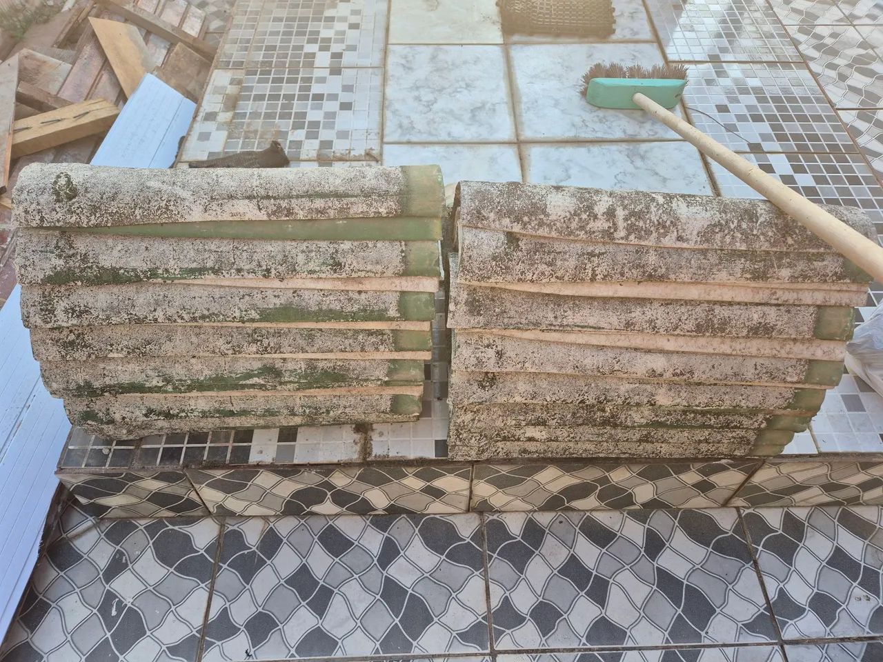 Telhas Usadas - PROMOÇÃO - R$8,00/unidade - Foto 2