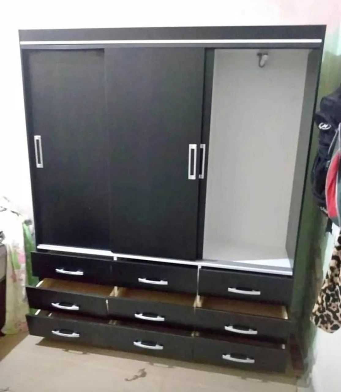 Guarda roupa 3 portas e 9 gavetas  - Foto 4