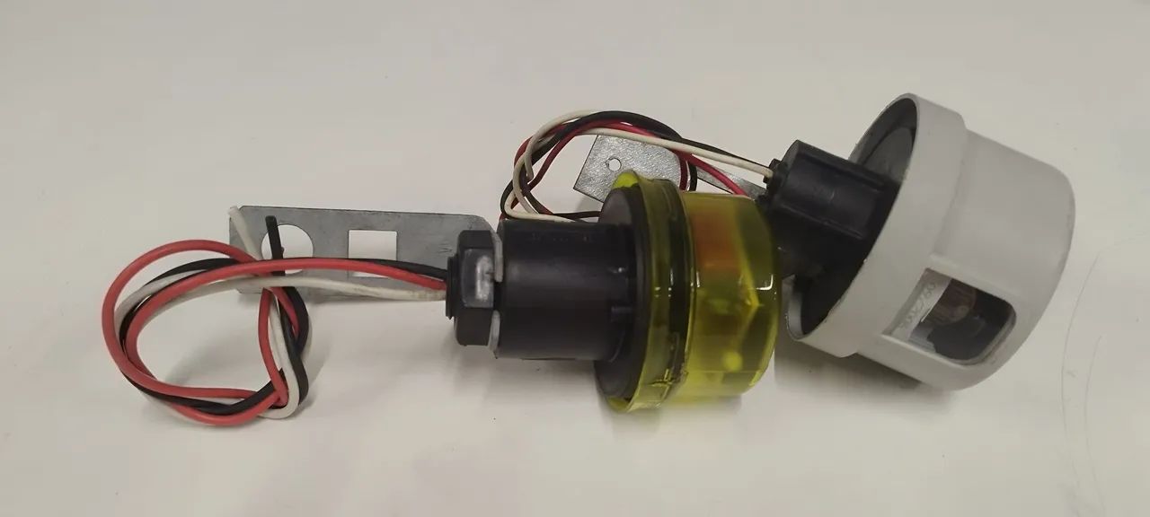 Vendo duas fotocélulas, uma 110v e outra 220v