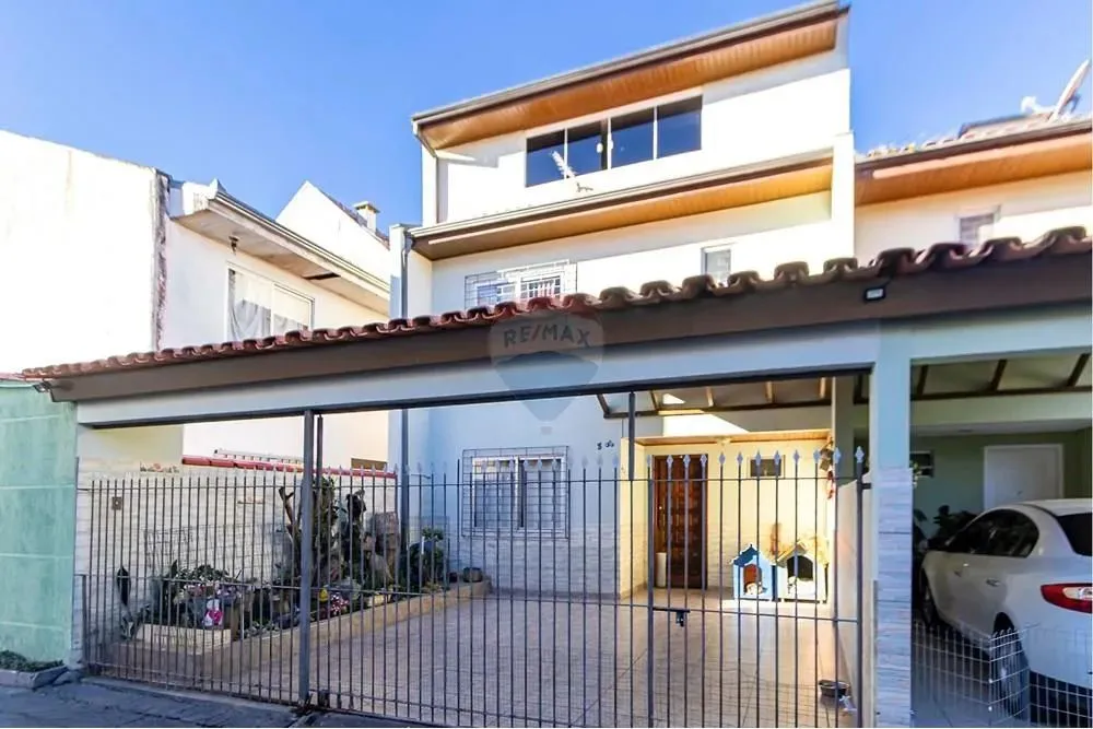 Sobrado com 3 quartos, suíte, 2 vagas, Condomínio Fechado, Bairro Alto - Curitiba