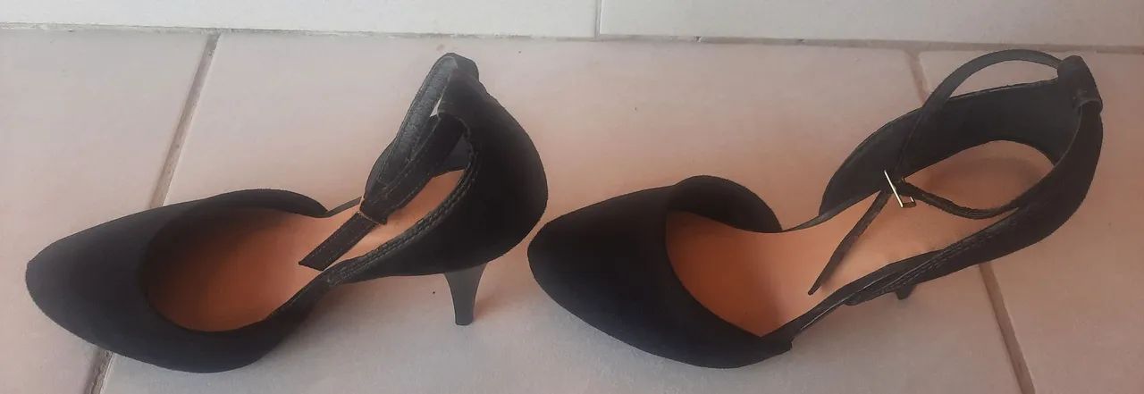 Salto Agulha Preto Elegante - Tamanho 36 - Foto 3