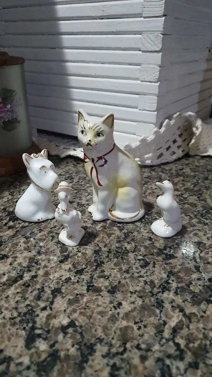 Bibelôs antigos cachorro porcelana