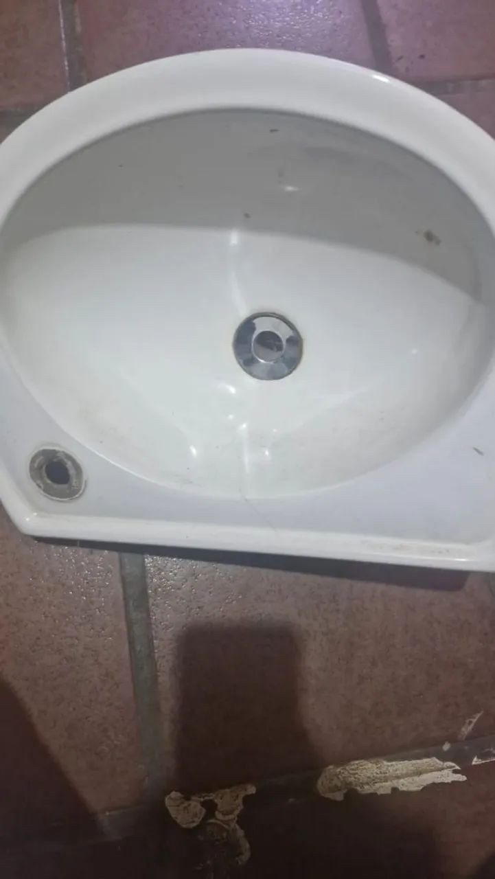 Ceramic sink65570222688897125