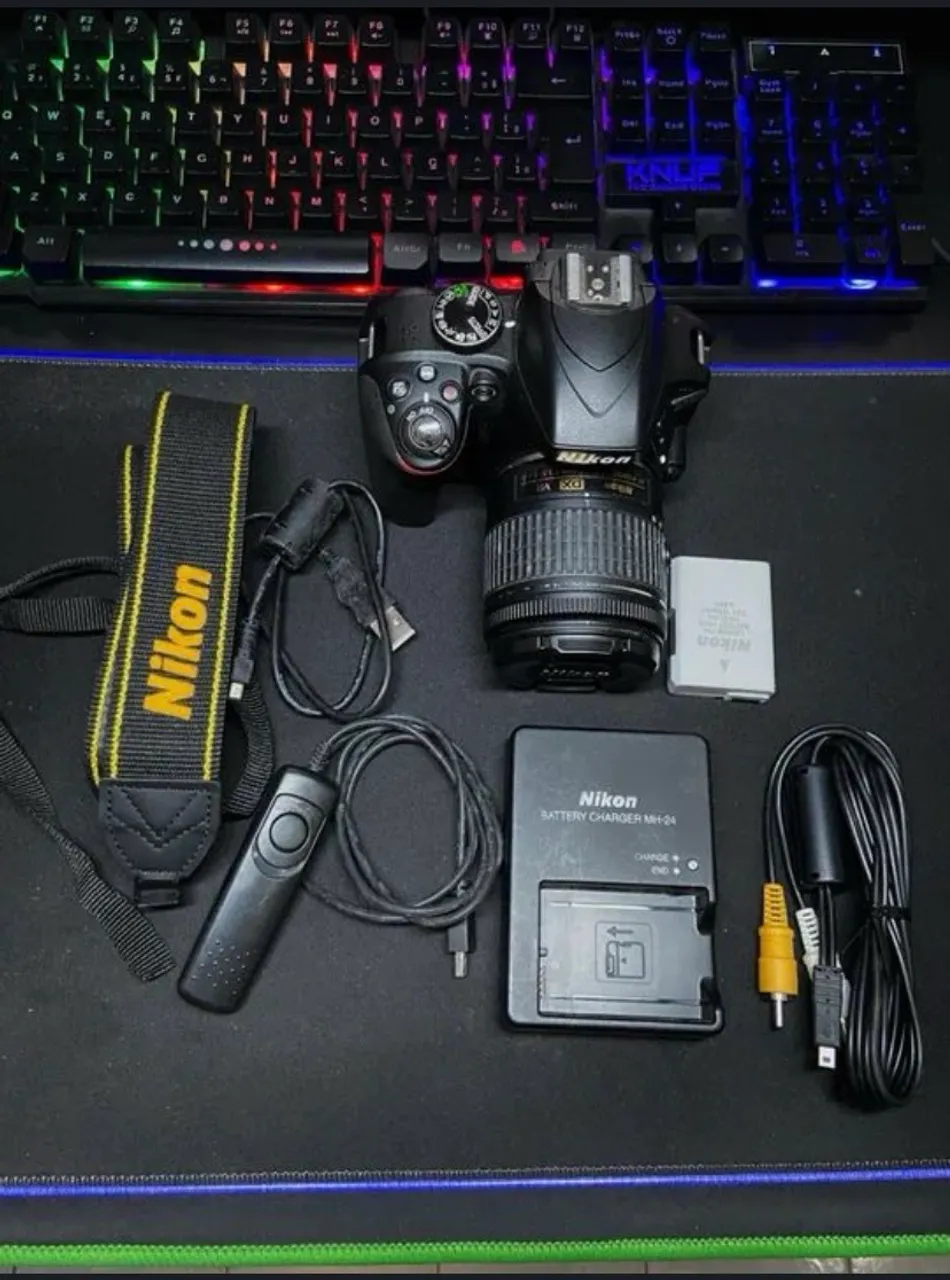 Câmera DSLR Nikon D3300 com Acessórios