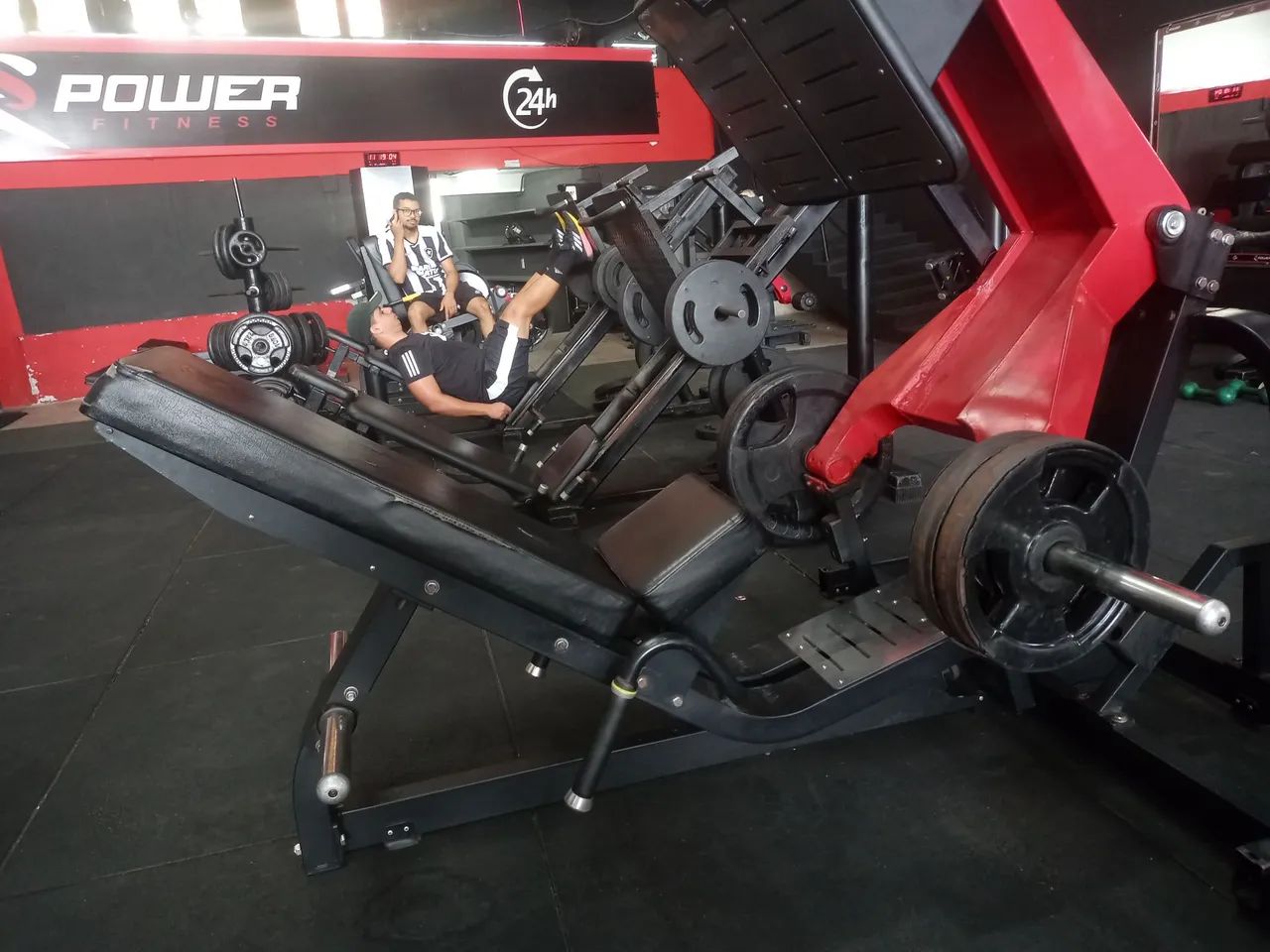 Fabricaçao de maquinas de academia.