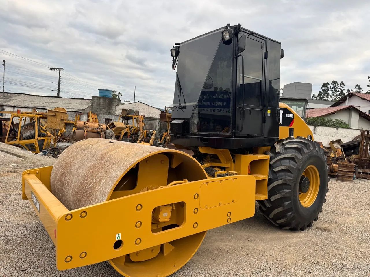 Rolo compactador Caterpillar cp533-E