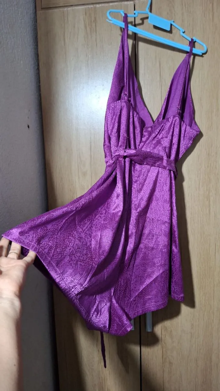 Vendo esse Macacão Roxo Sensual com Cinto,tecido cetim $45