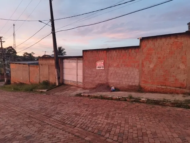 Vende-se uma casa com piscina no Bujari!