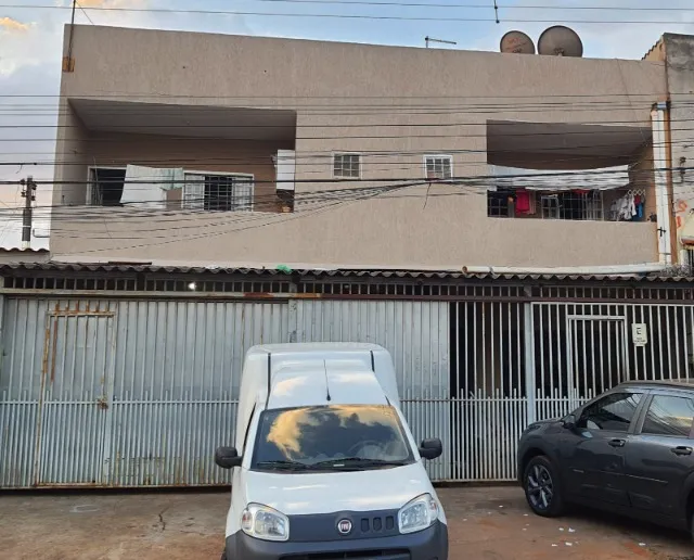 Vende- se um prédio na Avenida Potiguar Recanto DF. Com seis apartamentos e uma loja l