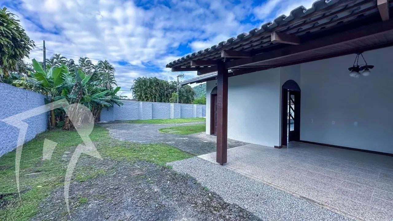 Casa de esquina com piscina, 3 dormitórios localizado na cidade de Ascurra sc - Foto 2