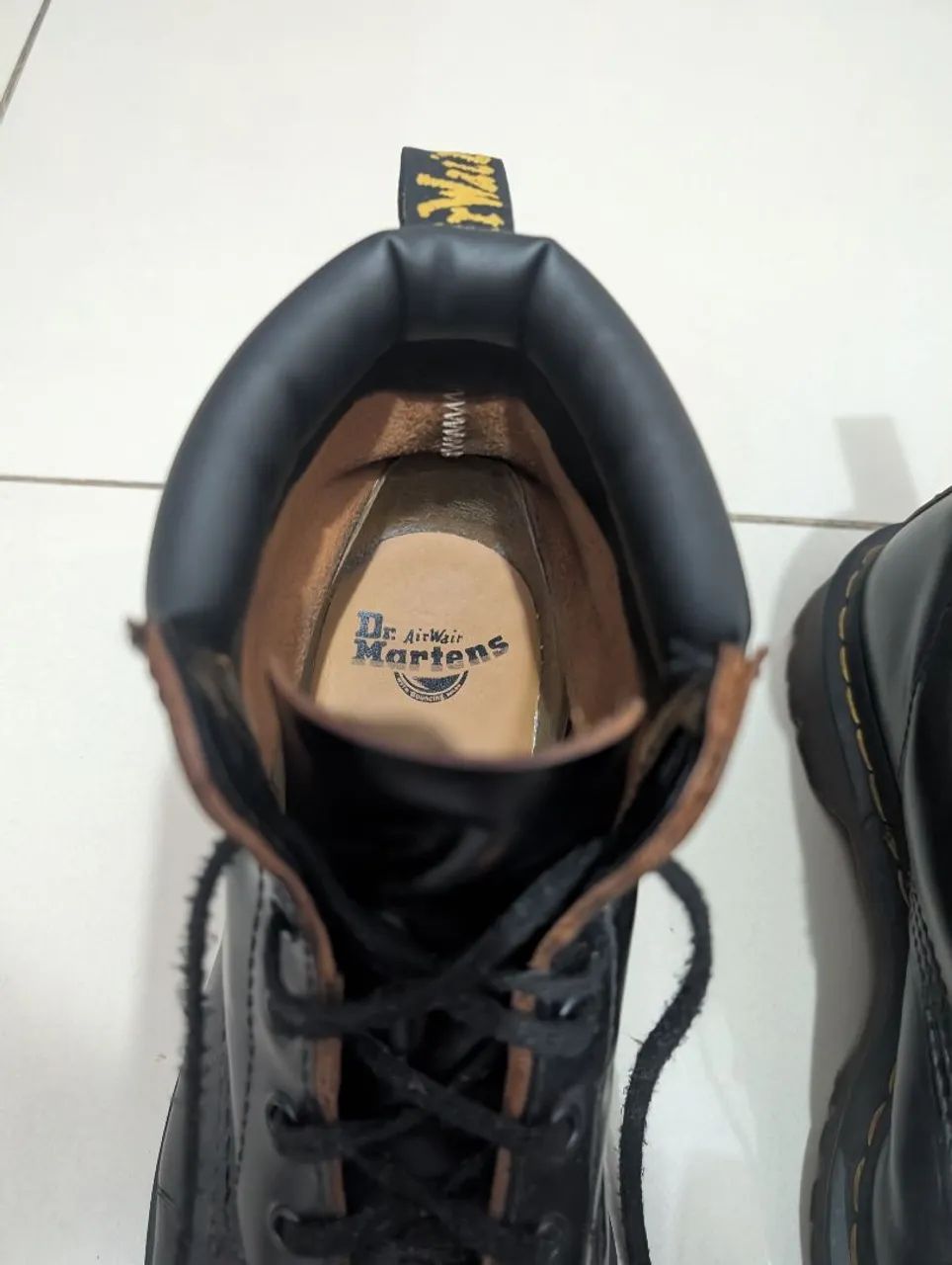 Botas Dr. Martens Preta Couro - Foto 2