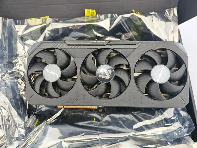 Placa de Vídeo Gigabyte Radeon RX 9070 XT GPU - Foto 2
