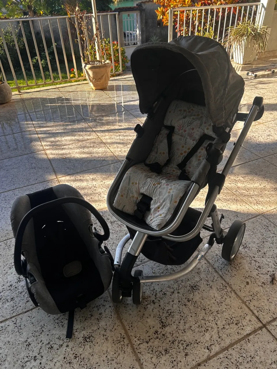 Carrinho de Bebê safety 1st com Bebê Conforto