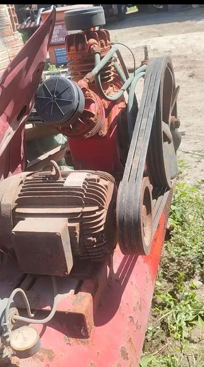 Compressor de ar industrial marca Weyne 3 cilindros 40 pés 350lts