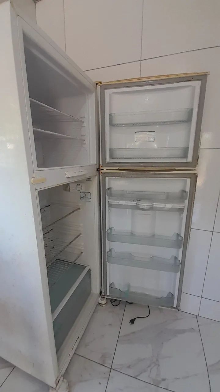 geladeira velha FUNCIONANDO não faço a entrega - Foto 6