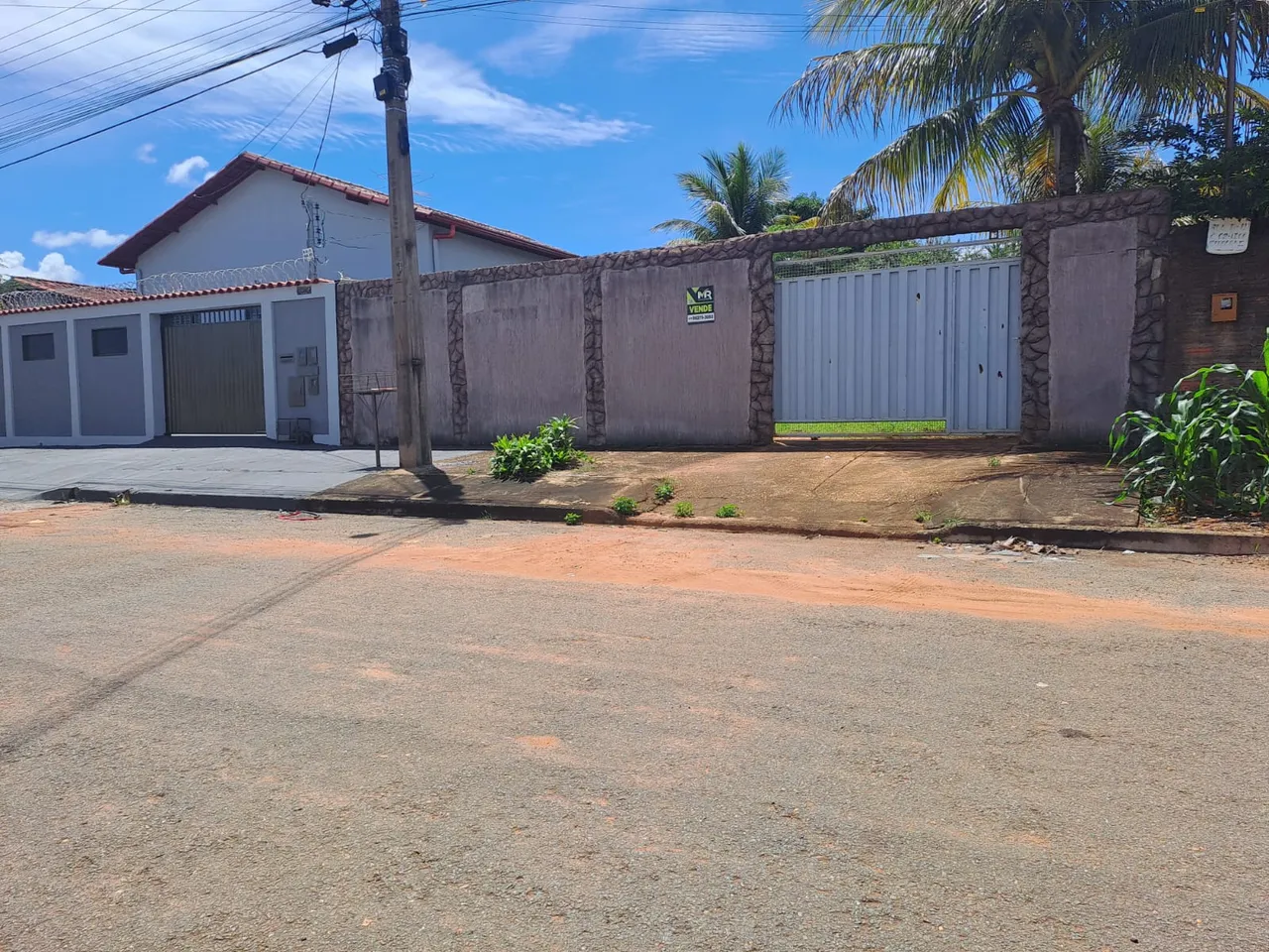 Lote em excelente localização no Itanhangá 2 em Caldas Novas com 360m, murado, escriturado