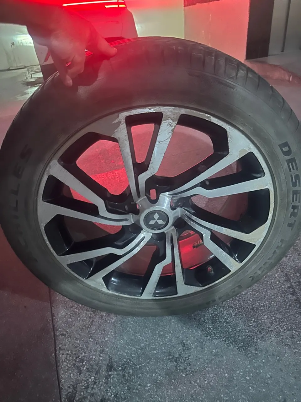 Jogo de Rodas e pneus 285/45 R22 para Mitsubishi!